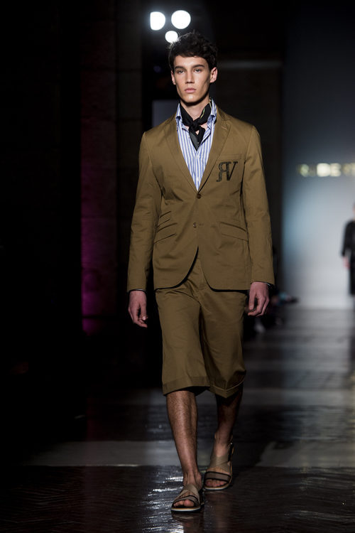 Traje camel de Roberto Verino primavera/verano 2017 en la Madrid Fashion Week