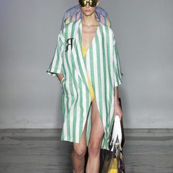 Camisa a rayas verde de Roberto Verino primavera/verano 2017/2018 en la Madrid Fashion Week