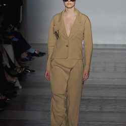 Total look camel de Roberto Verino primavera/verano 2017 en la Madrid Fashion Week