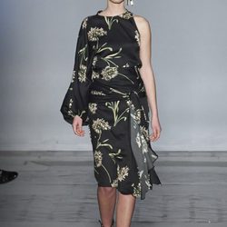 Vestido floralde Roberto Verino primavera/verano 2017 en la Madrid Fashion Week