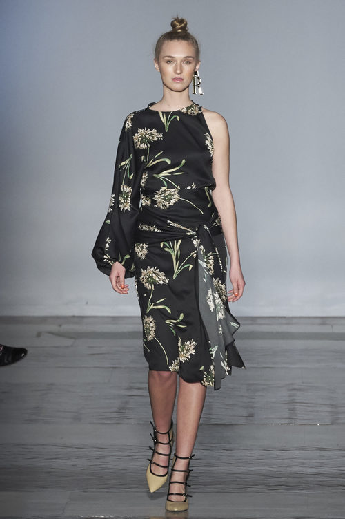 Vestido floralde Roberto Verino primavera/verano 2017 en la Madrid Fashion Week