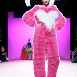 Jumpsuit de tejido de pelo de Ágatha Ruiz de la Prada otoño/invierno 2107/2018 en la Madrid Fashion Week