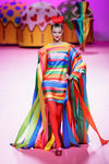 Vestido de varios colores de Ágatha Ruiz de la Prada otoño/invierno 2017/2018 en la Madrid Fashion Week