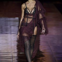 Tul berenjena en el desfile de Andrés Sardá en Madrid Fashion Week otoño/invierno 2017/2018