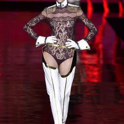 Body berenjena en el desfile de Andrés Sardá en Madrid Fashion Week otoño/invierno 2017/2018