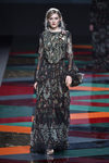 Vestido negro estampado de flores de Ailanto de la colección otoño/invierno 2017/2018 presentada en Madrid Fashion Week