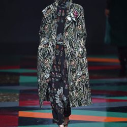 Mono y abrigo negro y verde de Ailanto de la colección otoño/invierno 2017/2018 para Madrid Fashion Week