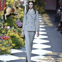 Traje de chaqueta de Jorge Vázquez otoño/invierno 2017/2018 en la Madrid Fashion Week
