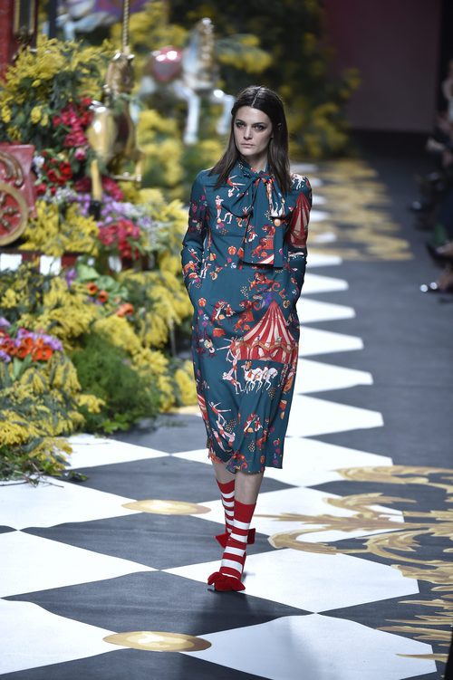 Vestido con estampado de circo de Jorge Vázquez otoño/invierno 2017/2018 en la Madrid Fashion Week