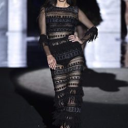 Helena Barquilla con un vestido negro de Duyos otoño/invierno 2017/2018 en la Madrid Fashion Week