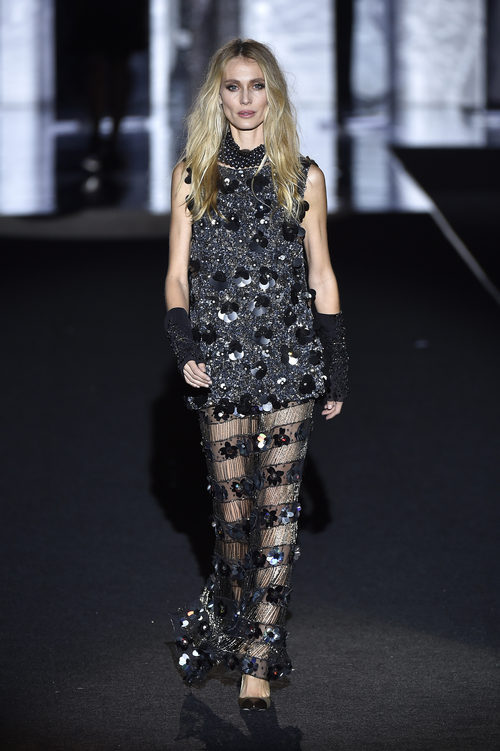 Vanesa Lorenzo con un vestido brilly de Duyos otoño/invierno 2017/2018 en la Madrid Fashion Week