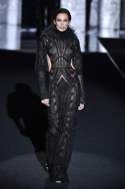 Nieves Álvarez en el desfile otoño/invierno 2017/2018 de Duyos en la Madrid Fashion Week