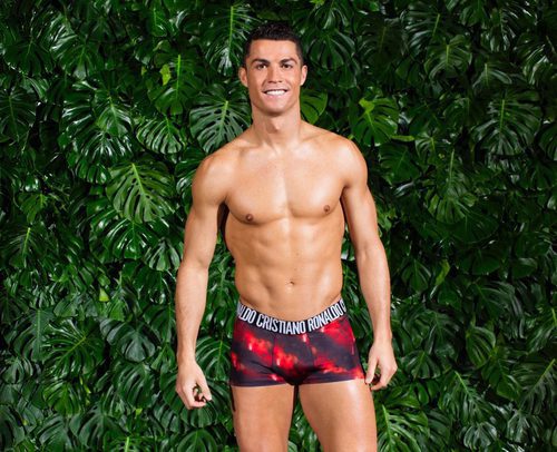 Cristiano Ronaldo con unos boxers estampados primavera/verano 2017 de CR7 Underwear