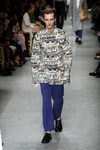 Pantalón y camisa larga estampada de Burberry en su colección otoño/invierno 2017/2018 en London Fashion Week