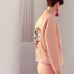 Bomber rosa cuarzo de Uterqüe primavera/verano 2017