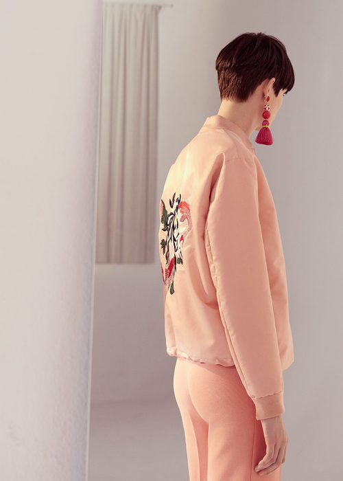 Bomber rosa cuarzo de Uterqüe primavera/verano 2017