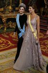 La Reina Letizia y Juliana Awada con looks diferentes en la cena de honor al Presidente de la República Argentina