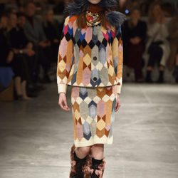 Total look geométrico de Prada otoño/invierno 2017/2018 en la Milán Fashion Week