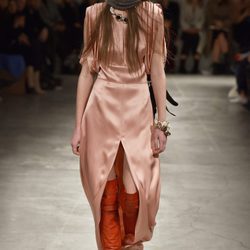Vestido de seda de Prada otoño/invierno 2017/2018 en la Milán Fashion Week