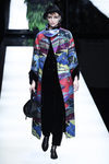 Abrigo multicolor de Giorgio Armani otoño/invierno 2017/2018 en la Milán Fashion Week