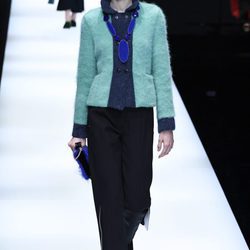 Chaqueta de color aguamarina de Giorgio Armani otoño/invierno 2017/2018 en la Milán Fashion Week