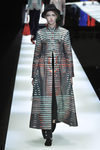 Abrigo oversize de Giorgio Armani otoño/invierno 2017/2018 en la Milán Fashion Week