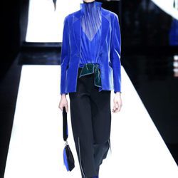 Chaqueta de terciopelo de Giorgio Armani otoño/invierno 2017/2018 en la Milán Fashion Week