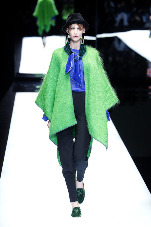 Look bicolor de Giorgio Armani otoño/invierno 2017/2018 en la Milán Fashion Week
