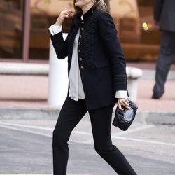 La Reina Letizia con una chaqueta navy en el Consejo Asesor de Fundéu BBVA