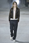 Chaqueta degradada de Saint Laurent otoño/invierno 2017/2018 en la París Fashion Week