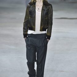 Chaqueta degradada de Saint Laurent otoño/invierno 2017/2018 en la París Fashion Week