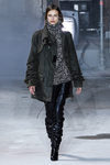 Chaqueta sahariana de Saint Laurent otoño/invierno 2017/2018 en la París Fashion Week
