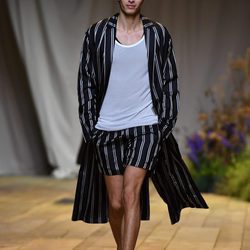 Look de seda de H&M Studio primavera/verano 2017 en la Paris Fashion Week