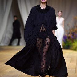 Vestido de transparencias de H&M Studio primavera/verano 2017 en la Paris Fashion Week