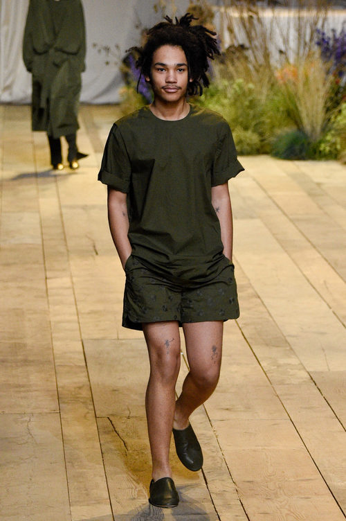 Total look verde de H&M Studio primavera/verano 2017 en la Paris Fashion Week