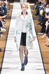 Abrigo azul estampado de Lanvin otoño/invierno 2017/2018 en la Paris Fashion Week