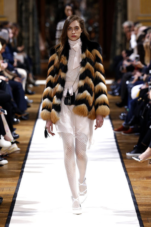 Abrigo de pelo de Lanvin otoño/invierno 2017/2018 en la Paris Fashion Week