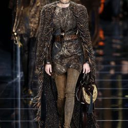 Abrigo con capa de Balmain otoño/invierno 2017/2018 en la Paris Fashion Week