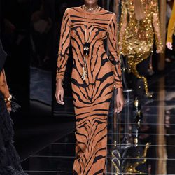 Vestido de estampado de tigre de Balmain otoño/invierno 2017/2018 en la Paris Fashion Week