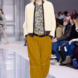 Bomber de tejido de pelo de Chloé otoño/invierno 2017/2018 en la Paris Fashion Week