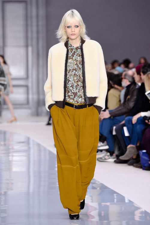 Bomber de tejido de pelo de Chloé otoño/invierno 2017/2018 en la Paris Fashion Week