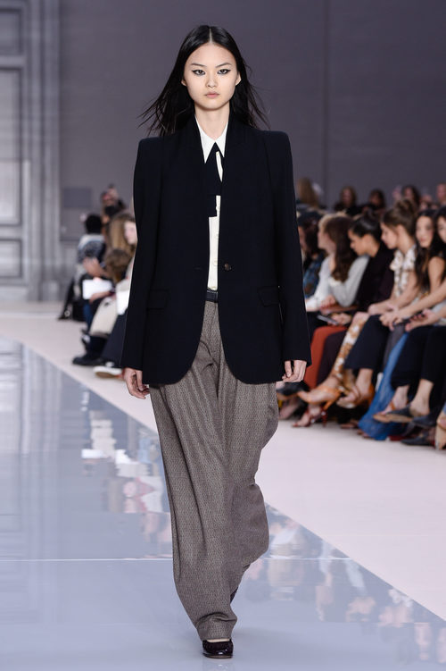 Blazer y pantalón de Chloé otoño/invierno 2017/2018 en la Paris Fashion Week