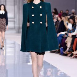 Abrigo aguamarina de Chloé otoño/invierno 2017/2018 en la Paris Fashion Week