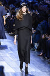 Vestido negro largo de Dior de la colección otoño/invierno 2017/2018 en Paris Fashion Week