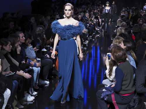 Vestido vaporoso de Elie Saab de la colección otoño/invierno 2017/2018 en París Fashion Week