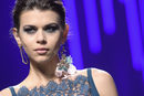 Pendiente de diseño floral de Elie Saab de la colección otoño/invierno 2017/2018 en París Fashion Week