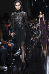 Cazadora de cuero de Elie Saab de la colección otoño/invierno 2017/2018 en París Fashion Week