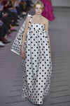 Vestido de lunares de la colección otoño/invierno 2017/2018 de Balenciaga en Paris Fashion Week