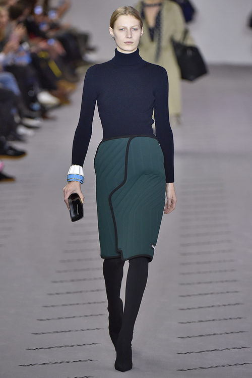 Falda acolchada de la colección otoño/invierno 2017/2018 de Balenciaga en Paris Fashion Week