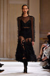 Vestido de transparencias de Giambattista Valli otoño/invierno 2017/2018 en la Paris Fashion Week